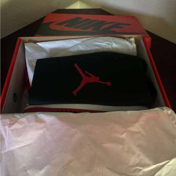 Jordan 1 Retro - Satin Bred - Picture 4 of 4